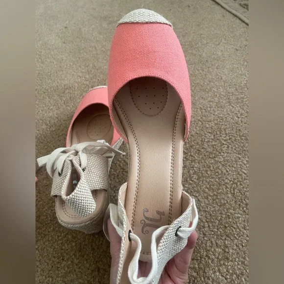 Journee Collection coral color wedges shoes size 7 - Picture 3 of 3